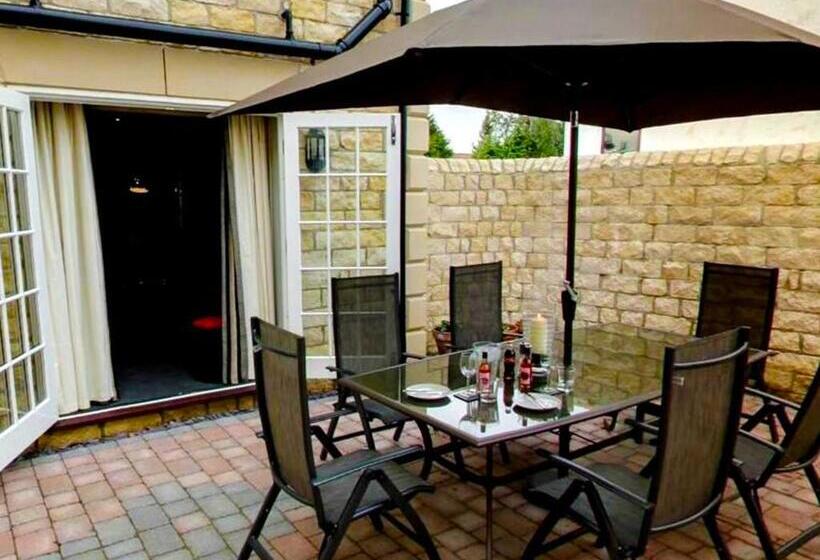 منزل 4 غرف نوم, Five Star Stays