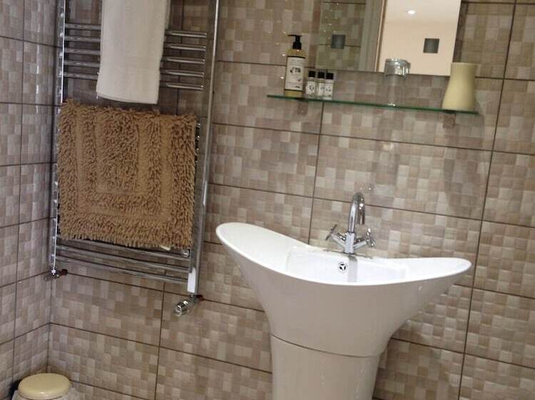 غرفة تنفيذية, Hills Farm Stays