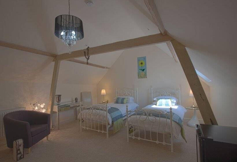 غرفة تنفيذية, Hills Farm Stays