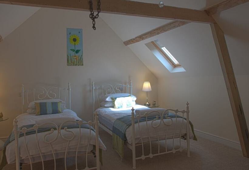 غرفة تنفيذية, Hills Farm Stays