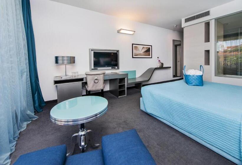 Номер Стандарт Трехместный, Arupinum