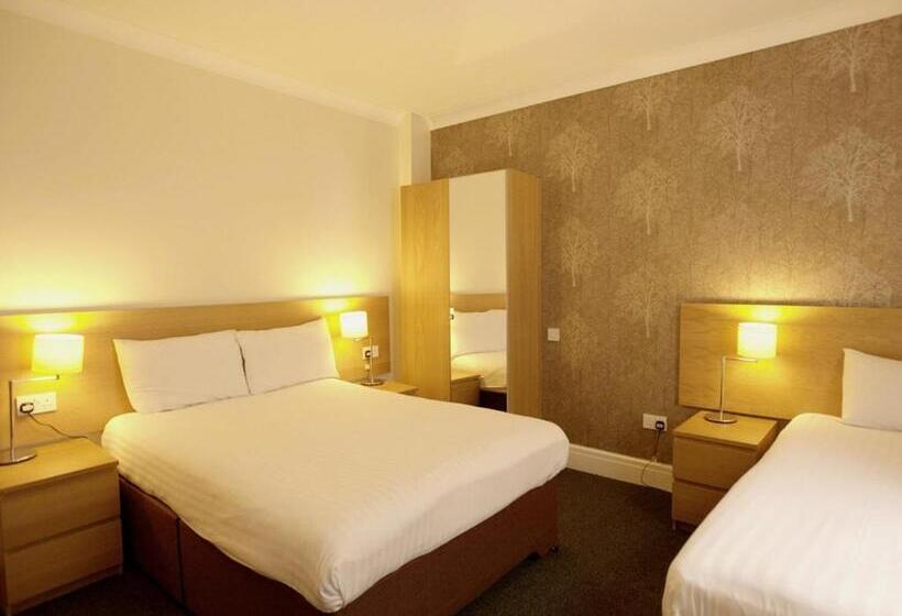 家庭间, Ashley Victoria