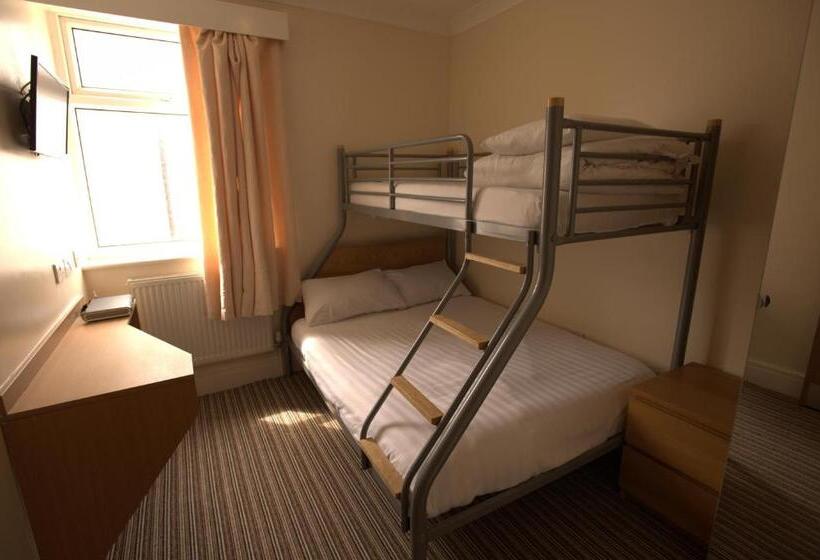 家庭交流房, Ashley Victoria