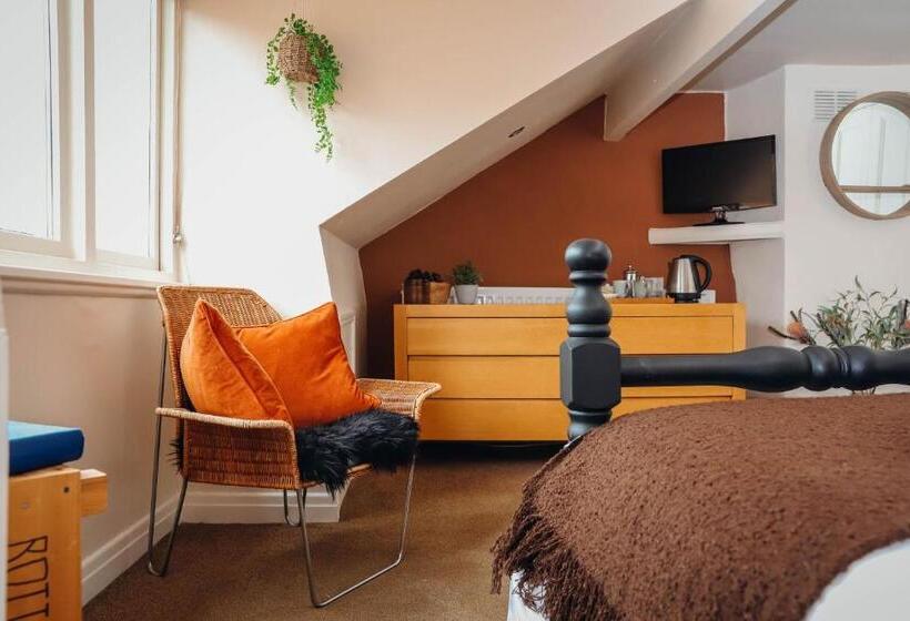 غرفة قياسية, Endeavour, Staithes