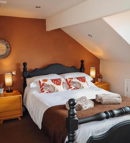 غرفة قياسية, Endeavour, Staithes