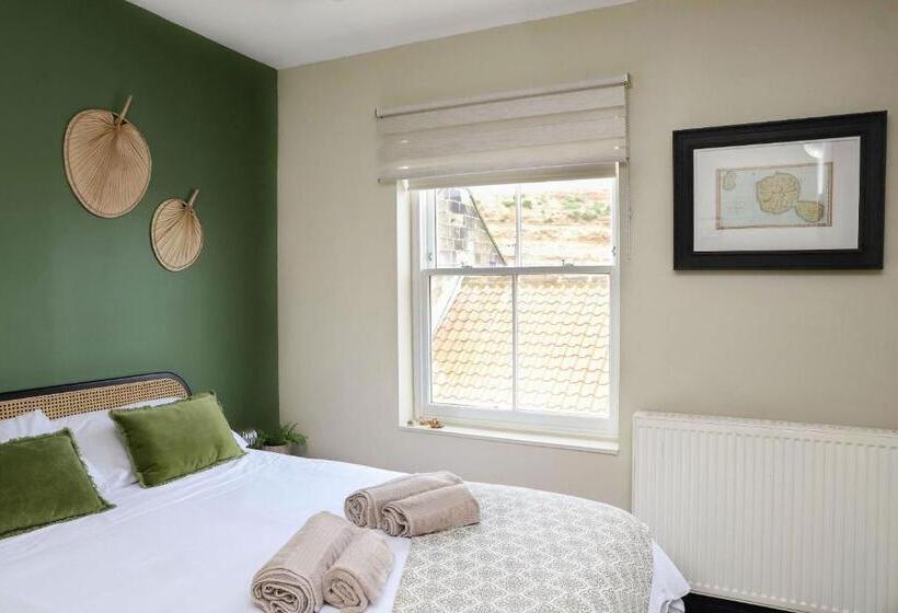 غرفة قياسية, Endeavour, Staithes