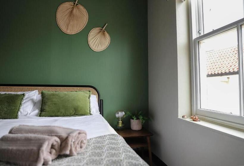 غرفة قياسية, Endeavour, Staithes