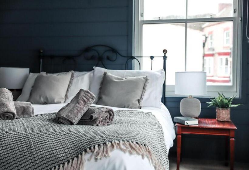 غرفة قياسية, Endeavour, Staithes