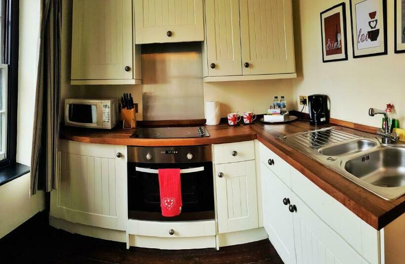 标准间, Kings Head Holt