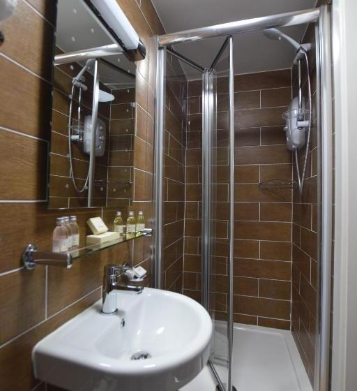 标准单人间, Lucky 8