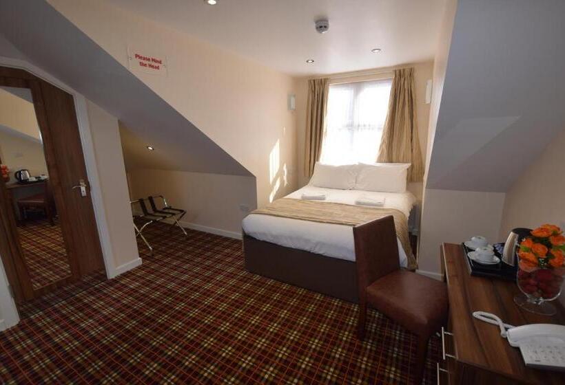 标准单人间, Lucky 8