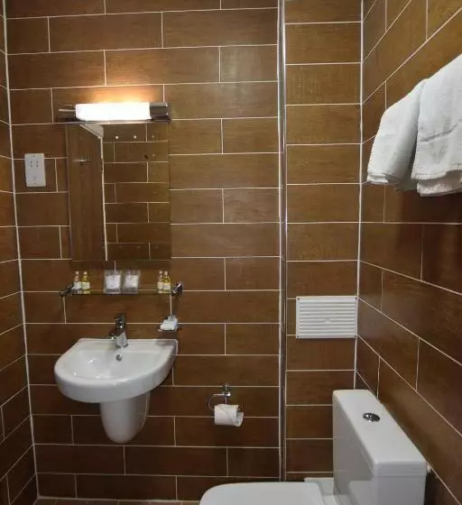 Standard Neljän Hengen Huone, Lucky 8