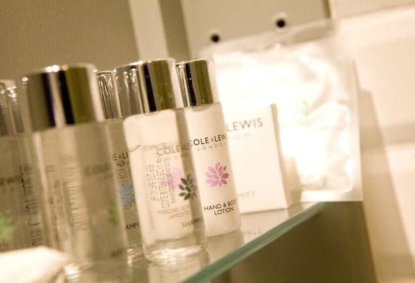 غرفة قياسية, The Broadoak