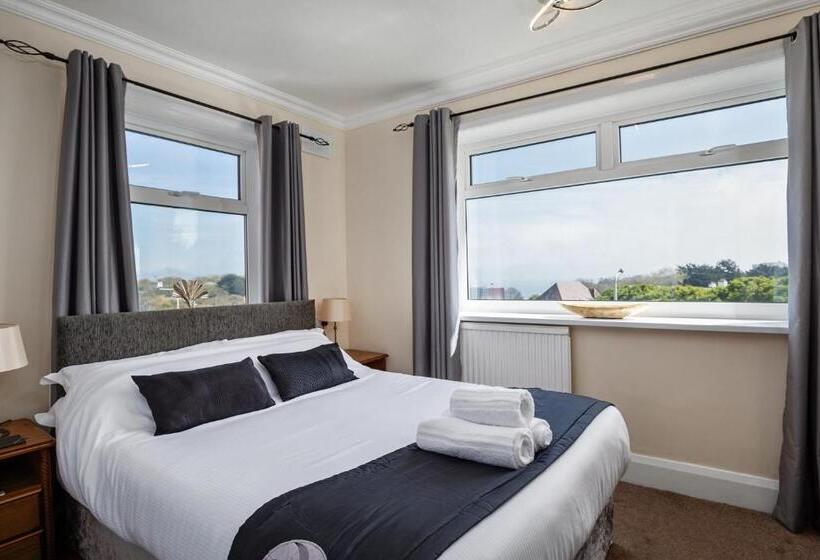 غرفة قياسية مطلّة علي البحر, The Norlands