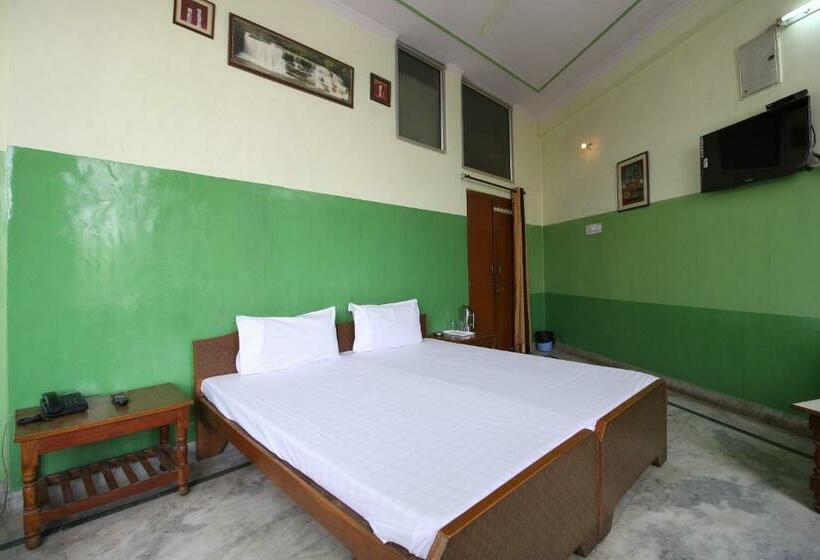 Quarto Triplo Clássico, Flagship Shree Shyam Guest House