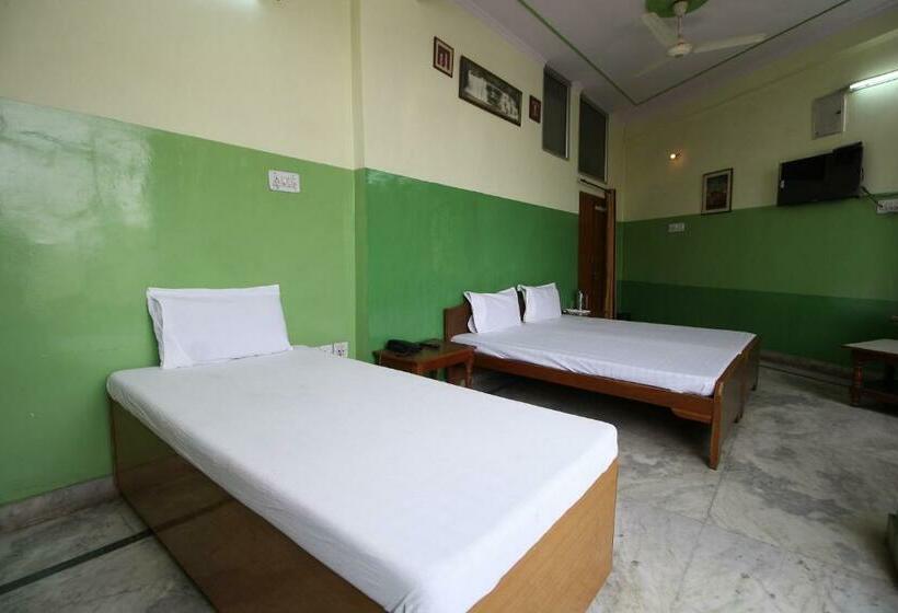 Quarto Triplo Clássico, Flagship Shree Shyam Guest House