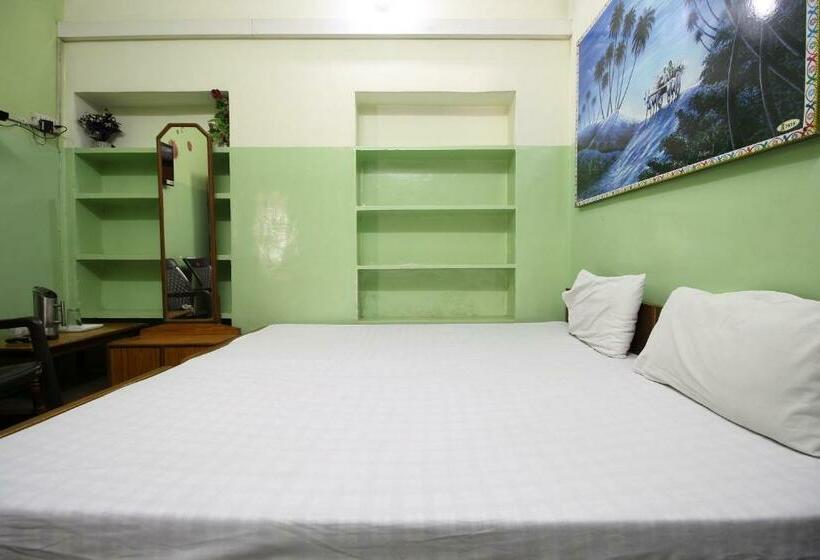 Quarto Triplo Clássico, Flagship Shree Shyam Guest House