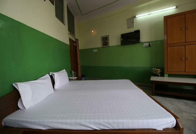 Quarto Triplo Clássico, Flagship Shree Shyam Guest House