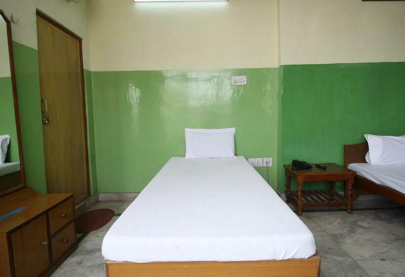 Quarto Triplo Clássico, Flagship Shree Shyam Guest House