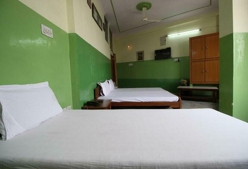 Quarto Triplo Clássico, Flagship Shree Shyam Guest House