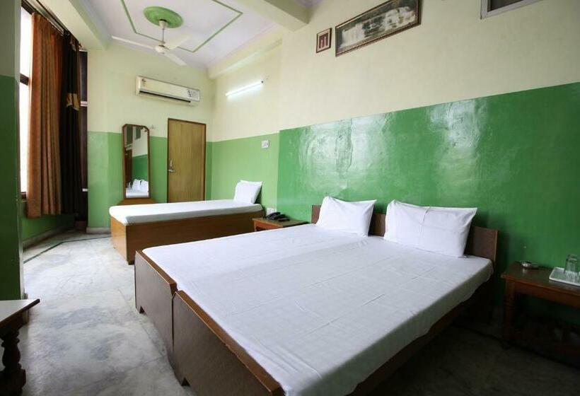 Quarto Triplo Clássico, Flagship Shree Shyam Guest House