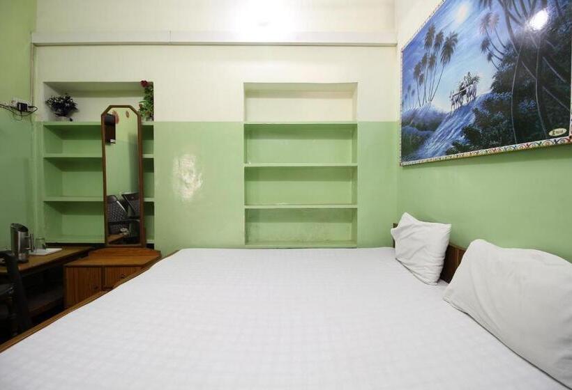 Quarto Triplo Clássico, Flagship Shree Shyam Guest House