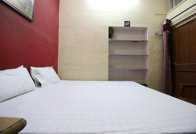 Quarto Triplo Clássico, Flagship Shree Shyam Guest House