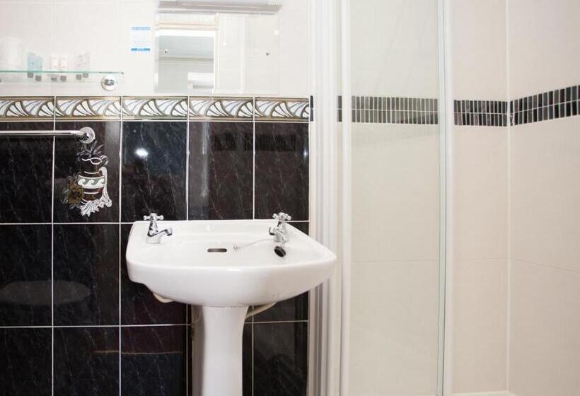 غرفة قياسية ثلاثية, 74 Belgravia