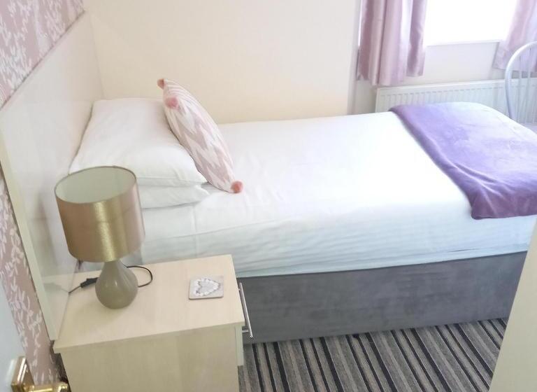 غرفة قياسية فردية, 74 Belgravia