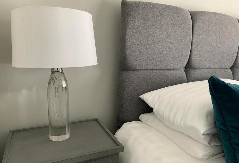 غرفة قياسية, Badgemore Park