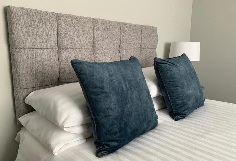 غرفة قياسية ثلاثية, Badgemore Park