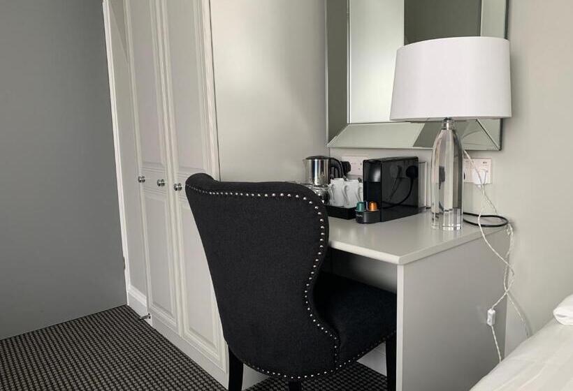 غرفة قياسية ثلاثية, Badgemore Park