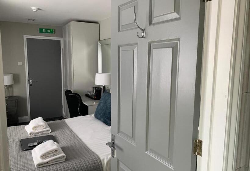 غرفة قياسية ثلاثية, Badgemore Park