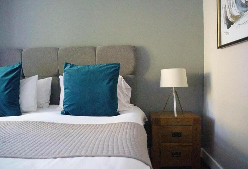 غرفة عائلية, Badgemore Park