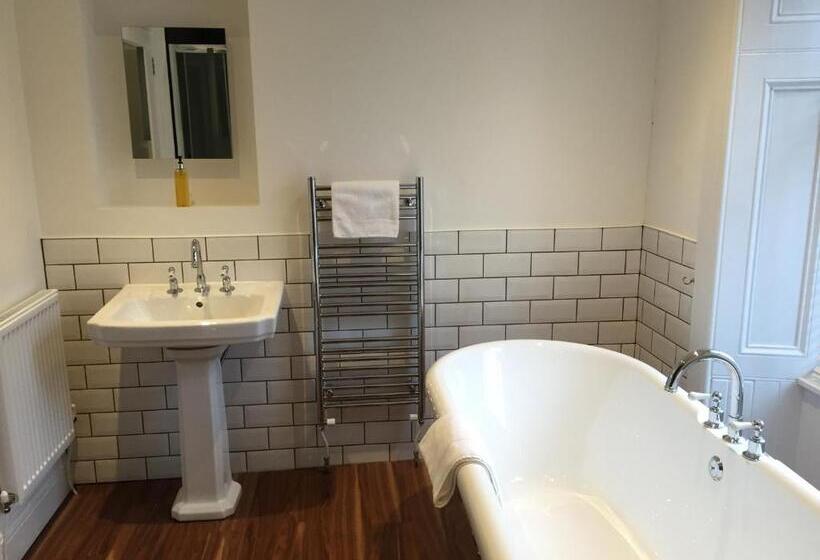 スイート, The Courie Inn