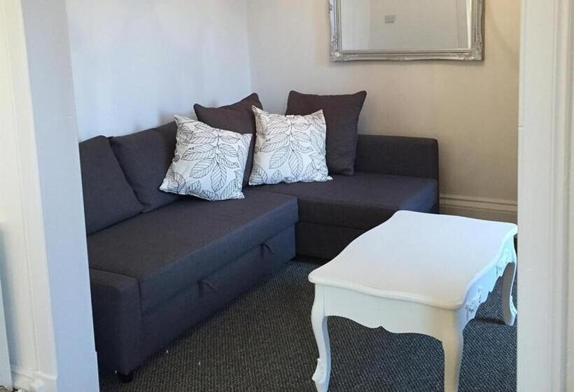 スーペリアトリプルルーム, The Courie Inn