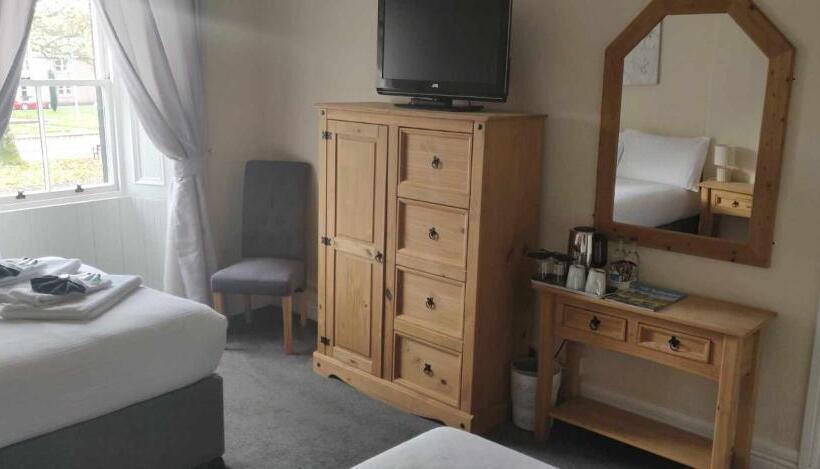 غرفة قياسية ثلاثية, The Grapes