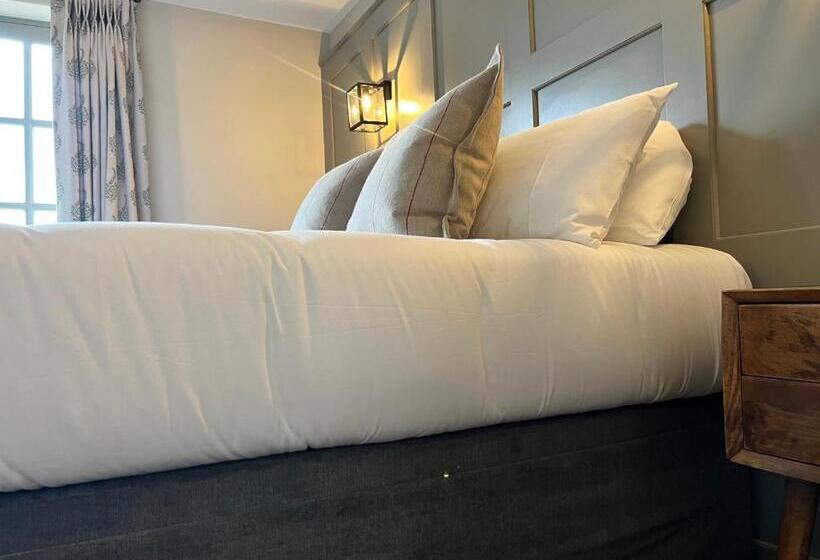 غرفة قياسية, The Punchbowl Inn