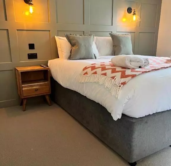 デラックスの４人部屋, The Punchbowl Inn