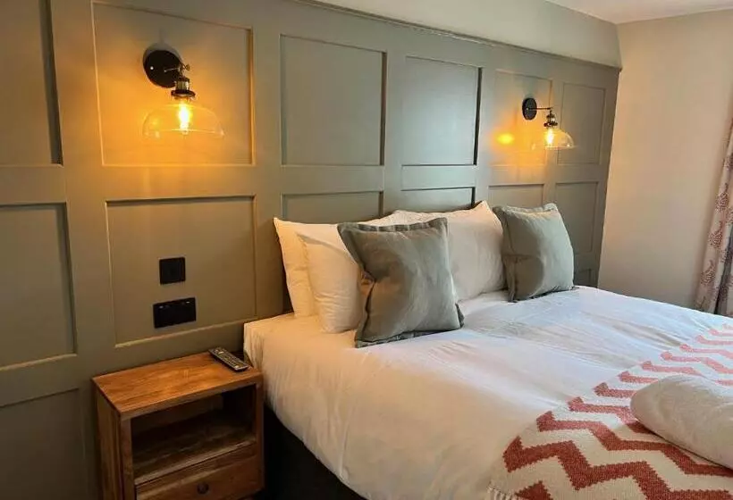 デラックスの４人部屋, The Punchbowl Inn
