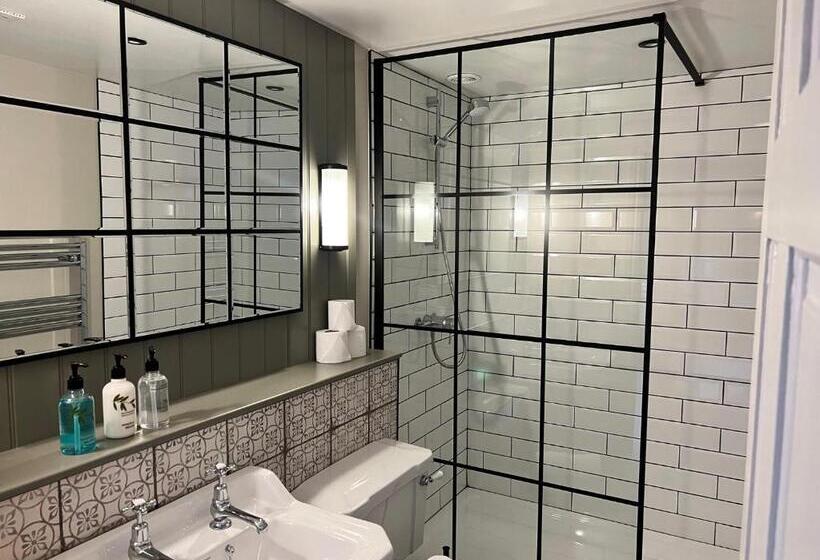 Четырехместный Номер Deluxe, The Punchbowl Inn