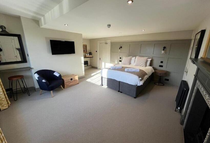 חדר דלוקס לארבעה, The Punchbowl Inn