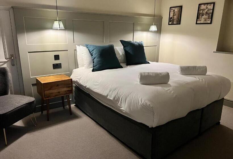 جناح عائلي, The Punchbowl Inn