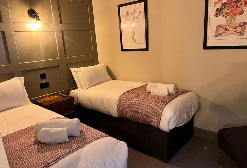 جناح عائلي, The Punchbowl Inn