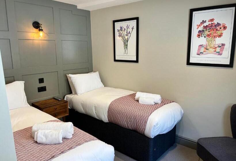 סוויטה משפחתית, The Punchbowl Inn