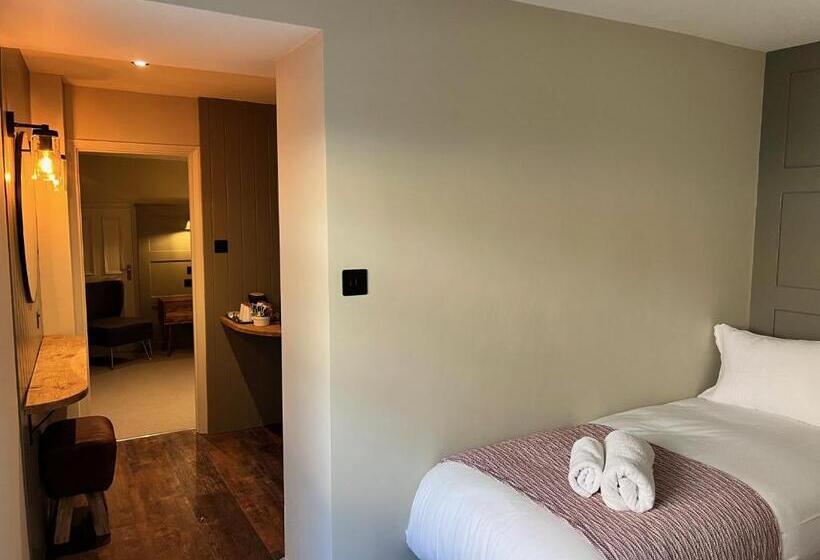 جناح عائلي, The Punchbowl Inn