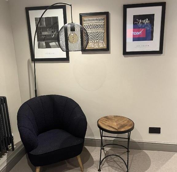 غرفة قياسية, The Punchbowl Inn