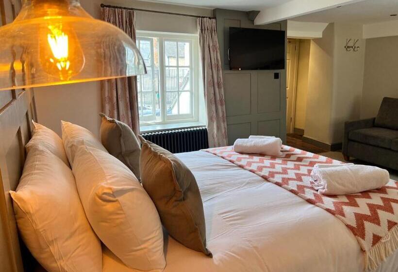 חדר דלוקס לארבעה, The Punchbowl Inn