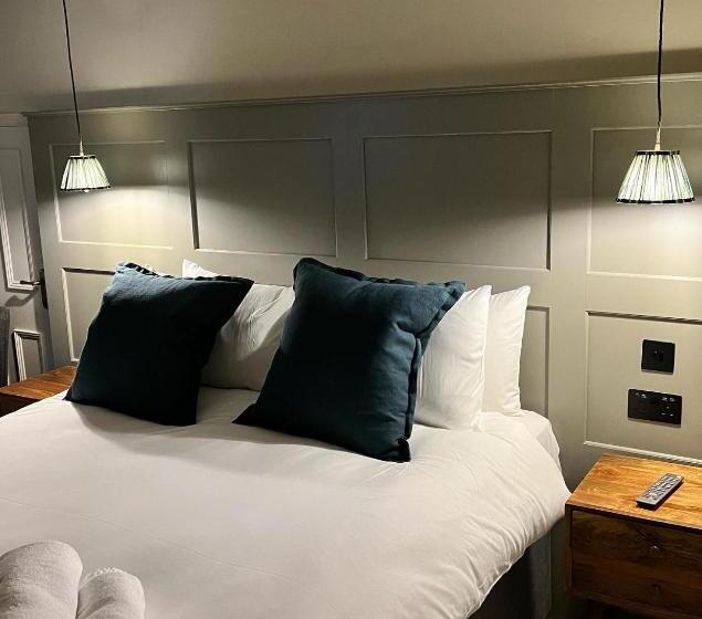 جناح عائلي, The Punchbowl Inn