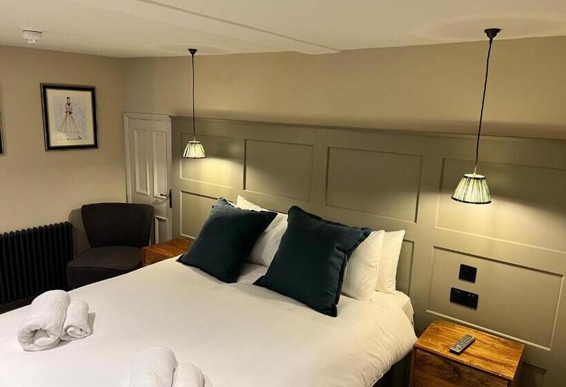 جناح عائلي, The Punchbowl Inn